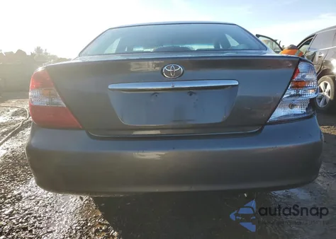 2004 Toyota Camry Le z USA, uszkodzony, nr VIN 4T1BE32K04U881822